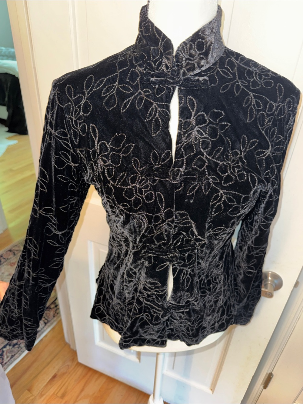 Black Velvet Embroidered Mandarin Collar Long Sleeve Top